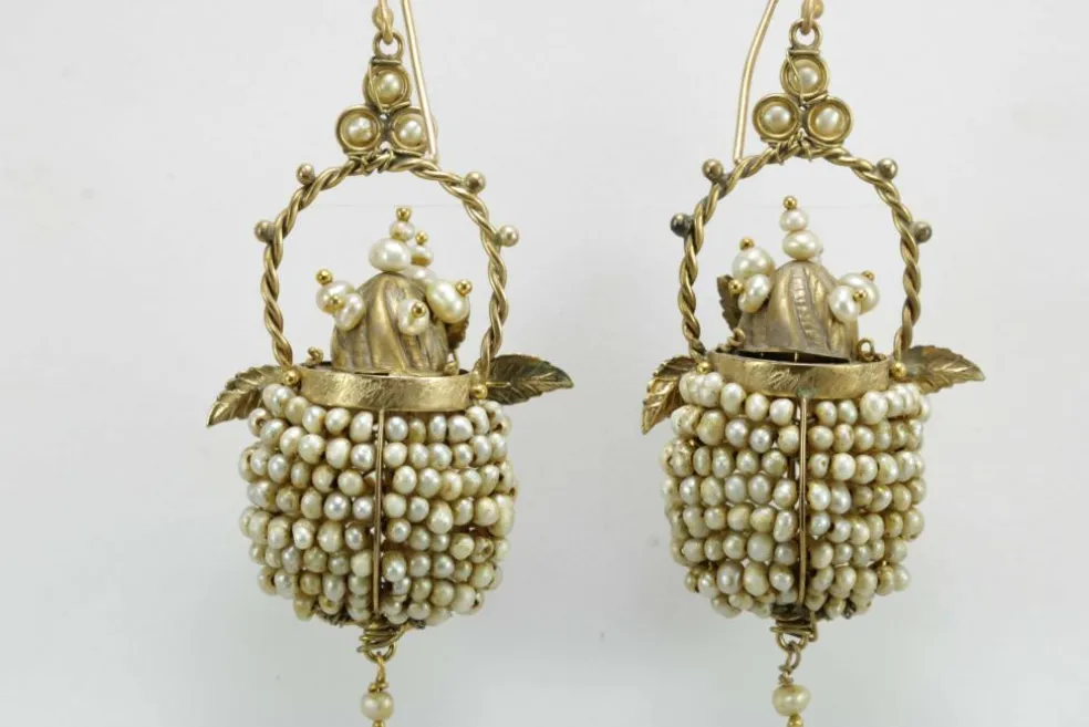 Boucles d'oreilles dorées perles anciennes