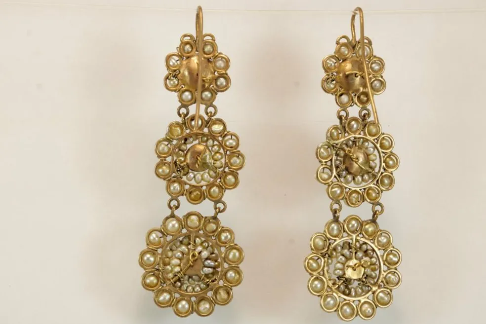 Boucles d'oreilles dorées perles anciennes