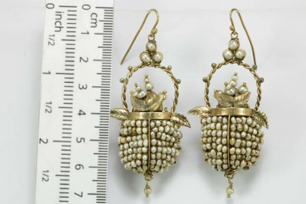 Boucles d'oreilles dorées perles anciennes