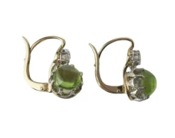 Boucles d’oreilles dormeuses anciennes diamant cabochon péridot