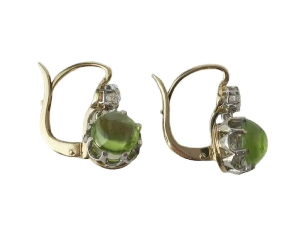Boucles d’oreilles dormeuses anciennes diamant cabochon péridot