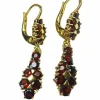 Boucles d'oreilles dormeuses en or jaune et grenats de perpignan