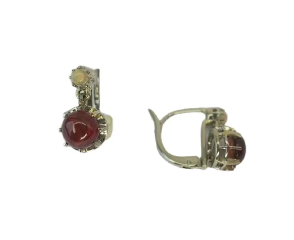 Boucles d’oreilles dormeuses or blanc, platine, grenat, opale