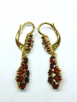 Boucles d'oreilles dormeuses en or jaune et grenats de perpignan