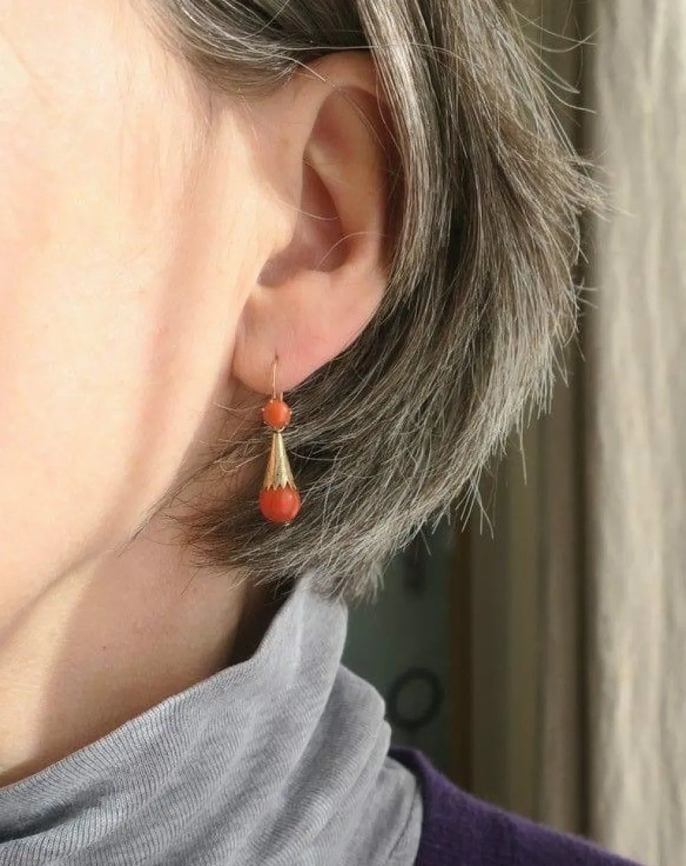 Boucles d’oreilles dormeuses pendantes XIXe corail