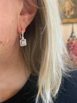 Boucles d’oreilles dormeuses diamants or gris