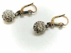 Boucles d'oreilles dormeuses Art Déco motif fleur