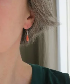 Boucles d’oreilles dormeuses pendantes or blanc corail