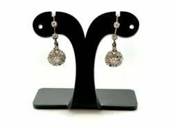 Boucles d'oreilles dormeuses Art Déco motif fleur