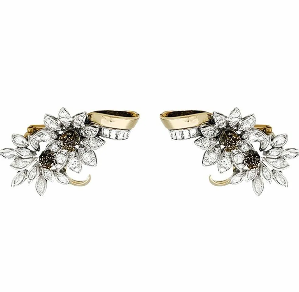 Boucles d'oreilles, "Edelweiss", en or jaune, platine et diamants.