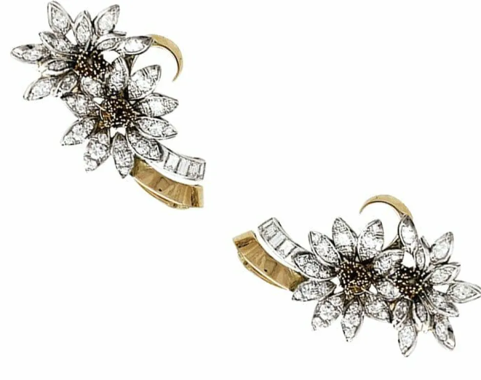 Boucles d'oreilles, "Edelweiss", en or jaune, platine et diamants.