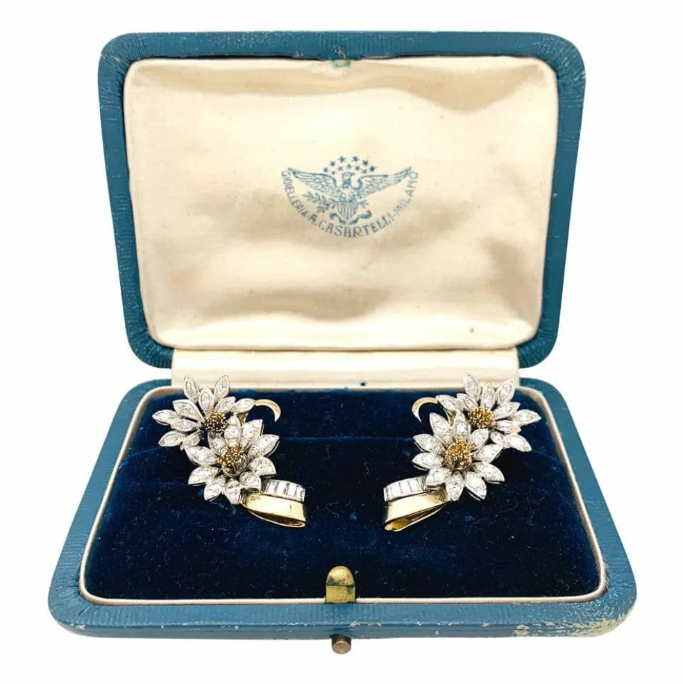 Boucles d'oreilles, "Edelweiss", en or jaune, platine et diamants.