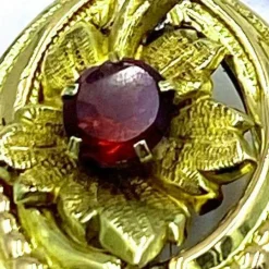 Boucles d'oreilles en forme de feuille avec grenats, Austro-Hongrie