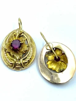 Boucles d'oreilles en forme de feuille avec grenats, Austro-Hongrie