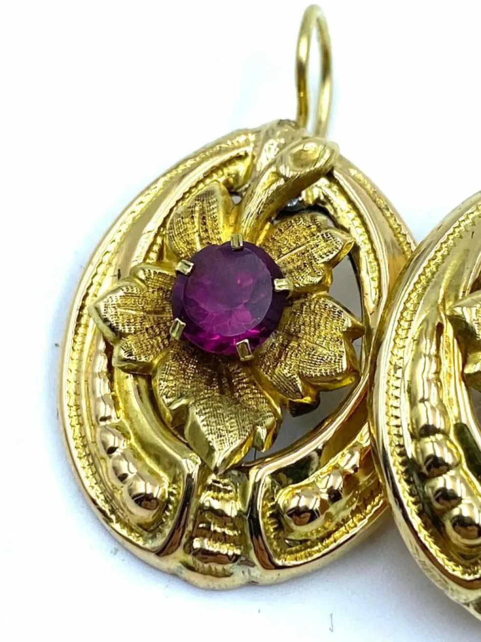 Boucles d'oreilles en forme de feuille avec grenats, Austro-Hongrie