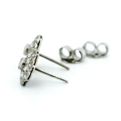 Boucles d'oreilles en grappe de diamants et de platine