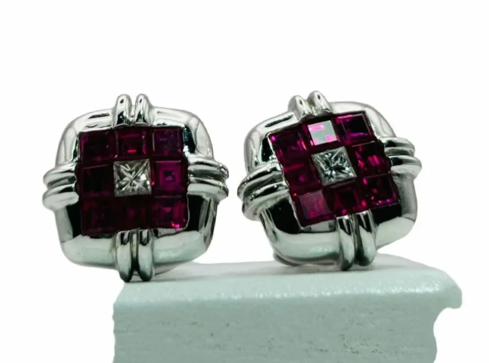 Boucles d'oreilles en or avec rubis et diamants