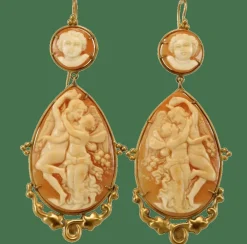 Boucles d'oreilles en or avec camées antiques