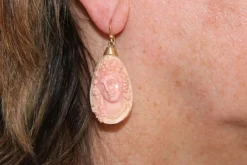Boucles d'oreilles en or avec camées de corail antiques