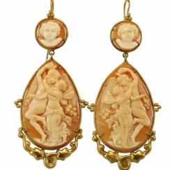 Boucles d'oreilles en or avec camées antiques