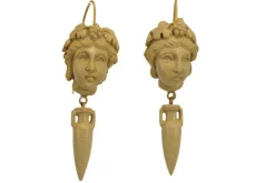 Boucles d'oreilles en or avec camées de lave antiques