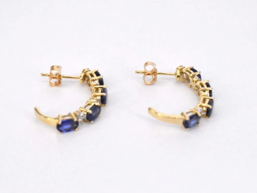 Boucles d'oreilles en or avec diamants et saphir
