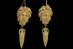 Boucles d'oreilles en or avec camées de lave antiques