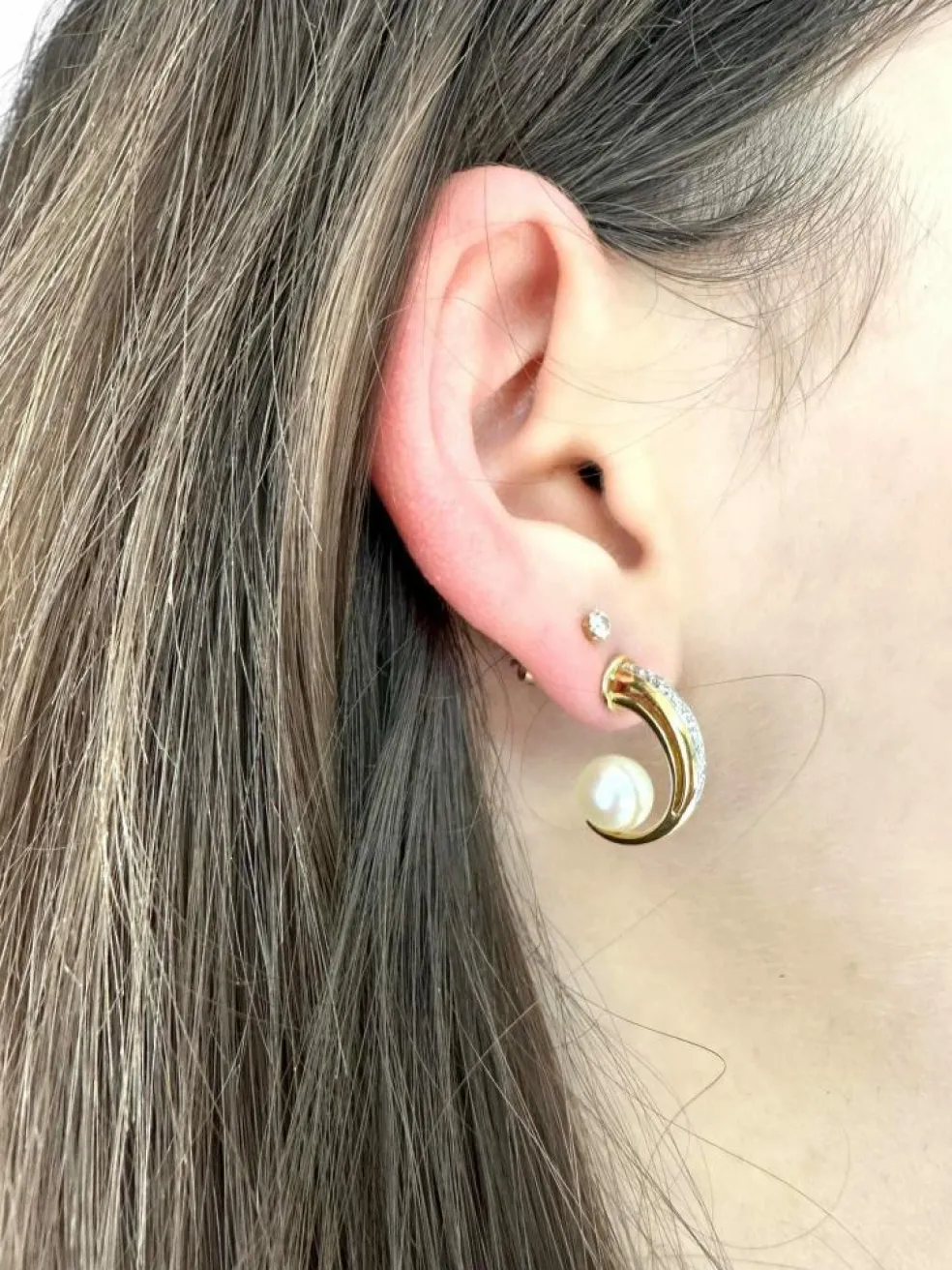 Boucles d'oreilles en or avec perles et diamants signées par JKa