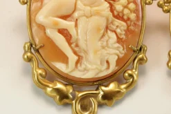 Boucles d'oreilles en or avec camées antiques