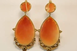 Boucles d'oreilles en or avec camées antiques