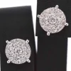 Boucles d'oreilles en or blanc avec un diamant taille brillant