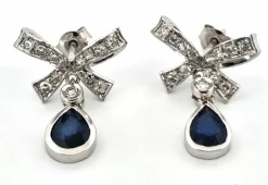 Boucles d'oreilles en or blanc avec saphirs et diamants