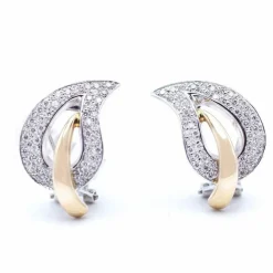 Boucles d'oreilles en or blanc et rose avec diamants