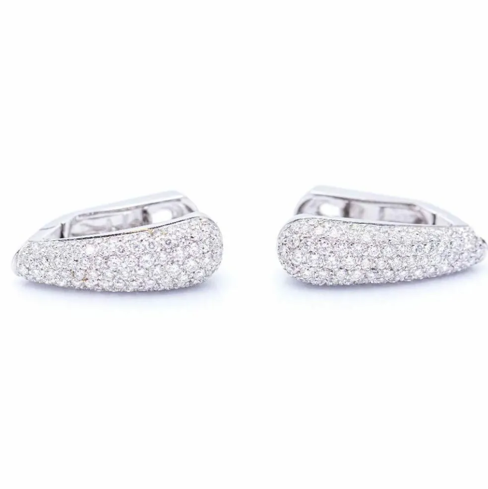 Boucles d'oreilles en or blanc avec pavé de diamants