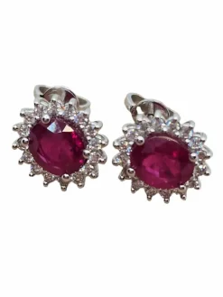 Boucles d'oreilles en or blanc, rubis ovales naturels et diamants