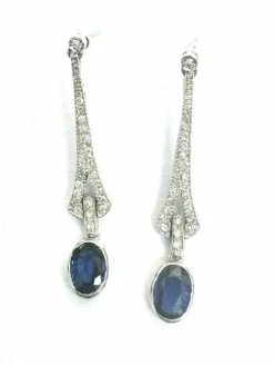 Boucles d'oreilles en or blanc avec saphirs et diamants