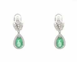 Boucles d'oreilles en or blanc avec diamants et émeraude