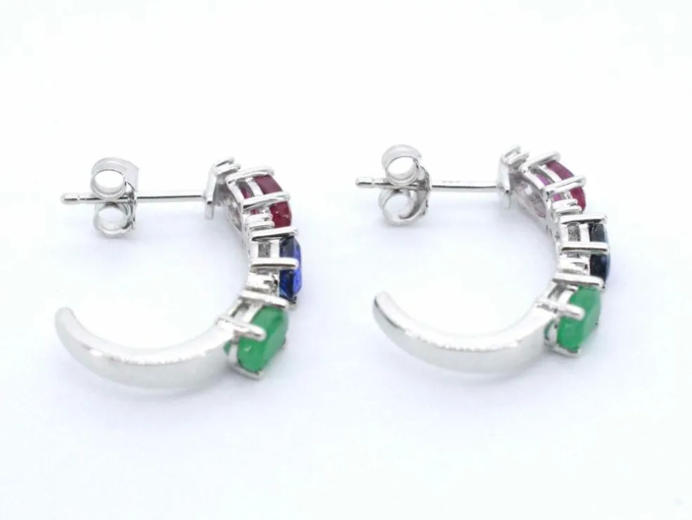 Boucles d'oreilles en or blanc avec pierres précieuses multicolores et diamants