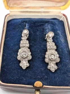 Boucles d'oreilles en or blanc 18 carats avec diamants