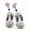Boucles d'oreilles en or blanc avec saphirs taille carrée et diamants