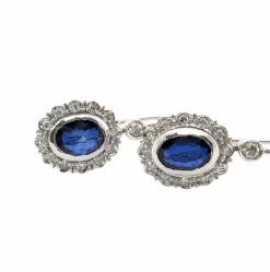 Boucles d'oreilles en or blanc avec saphirs et diamants