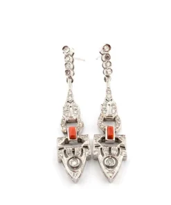 Boucles d'oreilles en or blanc avec diamants et corail