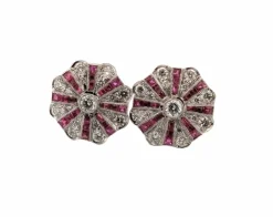 Boucles d'oreilles en or blanc avec rubis et diamants