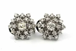 Boucles d'oreilles en or blanc avec diamants