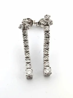 Boucles d'oreilles en or blanc avec diamants
