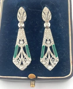 Boucles d'oreilles en or blanc, diamants et émail vert