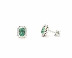 Boucles d'oreilles en or blanc avec émeraudes et diamants