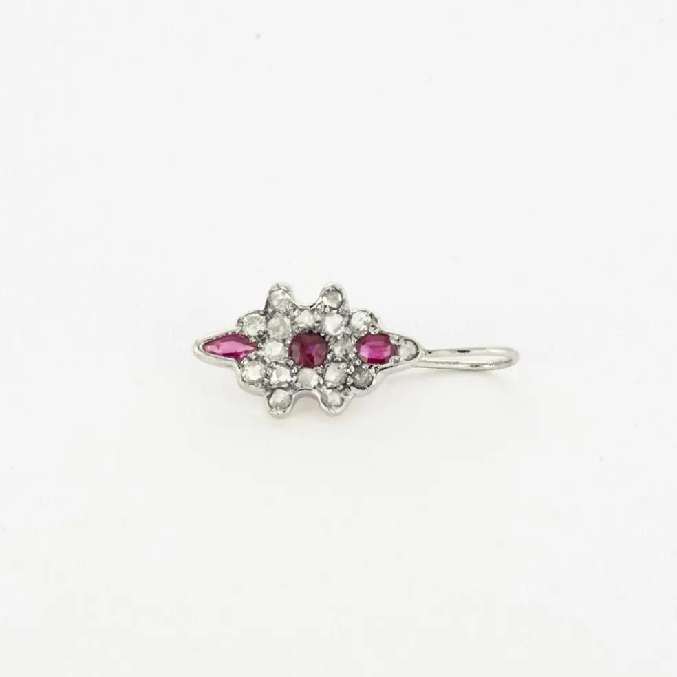 Boucles d'oreilles en or blanc diamants et rubis
