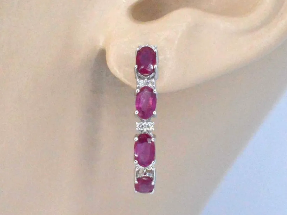 Boucles d'oreilles en or blanc avec diamants et rubis