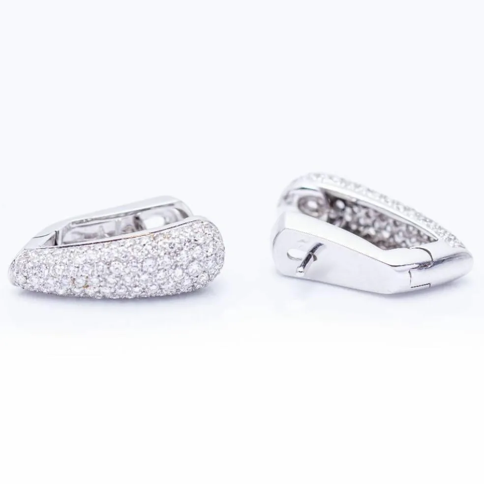 Boucles d'oreilles en or blanc avec pavé de diamants